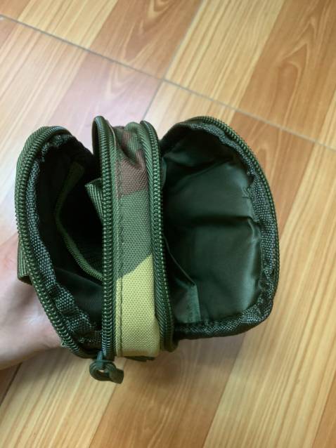 Đã nhận được hàng rồi đây. giao siêu nhanh luôn. chất lượng tuyệt vời nhé. túi này hơi nhỏ nên chỉ tiện cho những hoạt động thường ngày cho ví và điện thoại cùng 1 số đồ nho nhỏ thôi nhé. chất lượng kaki dày dặn tốt. 10 sao nhé