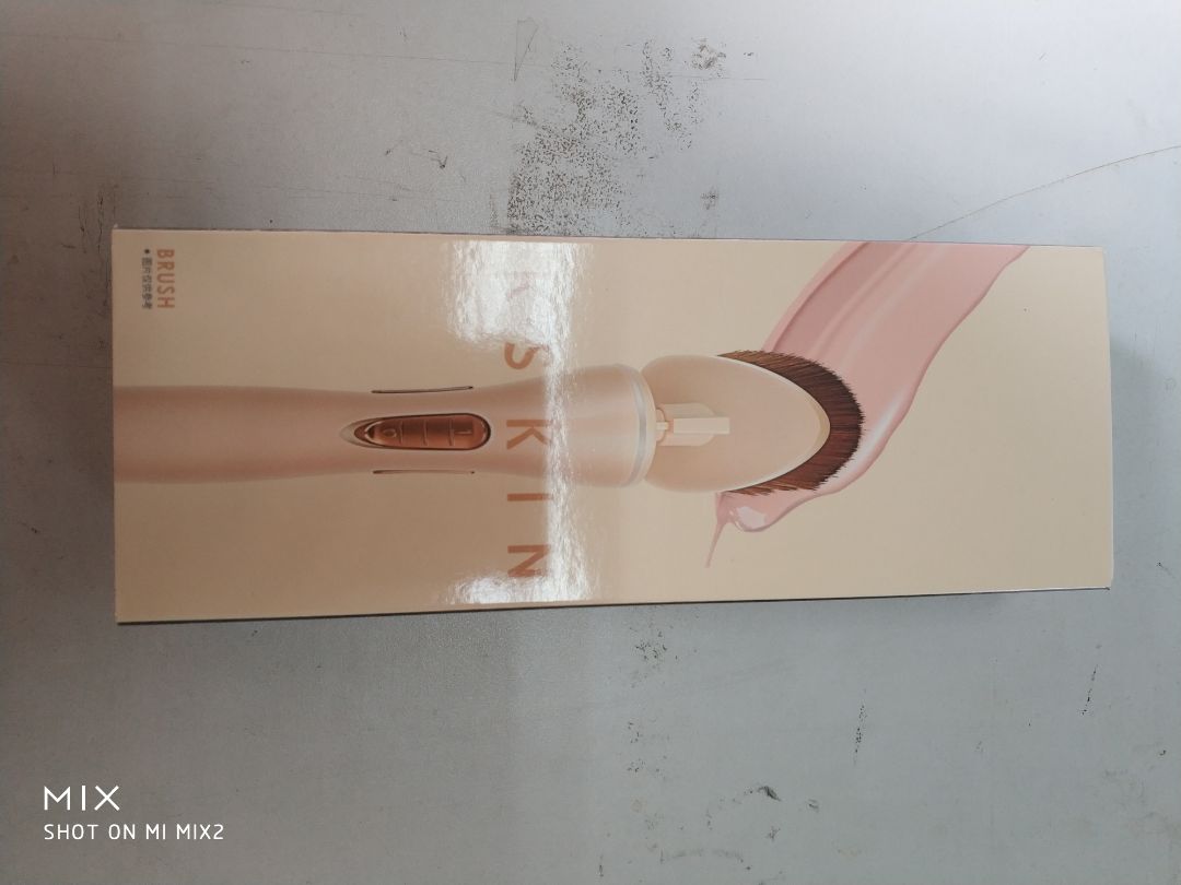 cọ dùng rất thích luôn không phải dặm hay tán thủ công, tán đều ko bị bết dích hay để lại dấu cọ, rất thuận tiện cho việc trang điểm