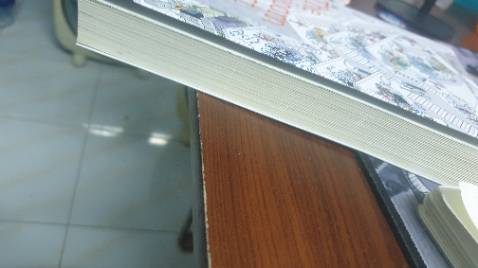 Giao hàng nhanh, tuy nhiên sách hơi cũ,  bị quăn bìa gáy, với lại quá bụi, mình phải lau đi lau lại nhiều lần