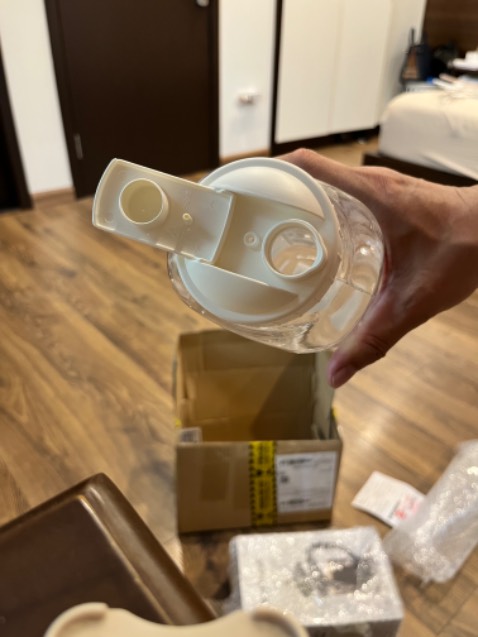 Hàng lock & lock đúng như mô tả. Ko hiểu sao nắp hơi nhờn, đã rửa sạch và… dùng ngay 😄