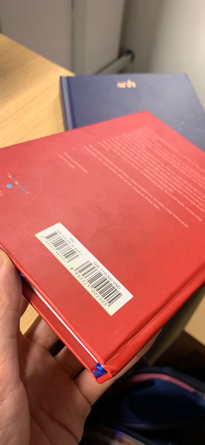 Bìa sách rất cũ, có vết như có rất nhiều người cầm qua rồi Bìa sách rất cũ, có vết như có rất nhiều người cầm qua rồi