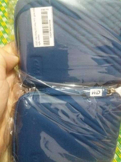 Vừa mới mua, cop thử 6,3 GB thì mất 4p20s, tức là 24MB/s, quá chậm so với thời gian quảng cáo về ổ cứng di động này. Mình không biết có ai cũng bị vấn đề này không nhưng mình mua ổ cứng này chủ yếu để lưu chuyển dữ liệu ở mức lớn mà tốc độ thế này thật sự không thấy thỏa mãn.