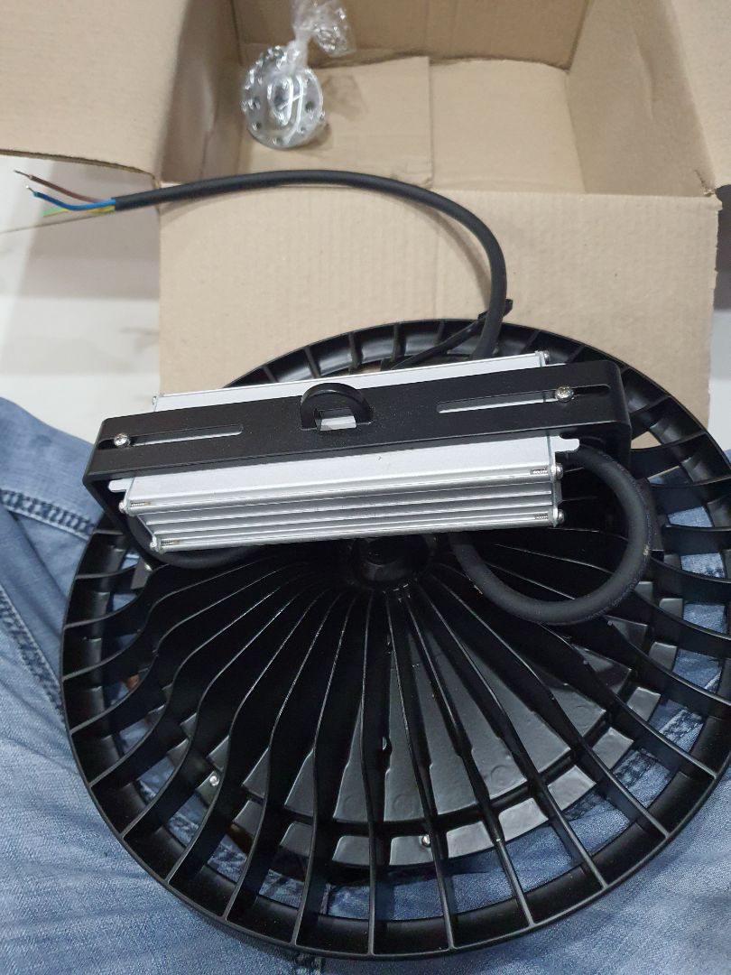 sản phẩm đóng gói kỹ, sản phẩm thiết kế chắc chắn, shop tư vấn rất kỹ và nhiệt tình.