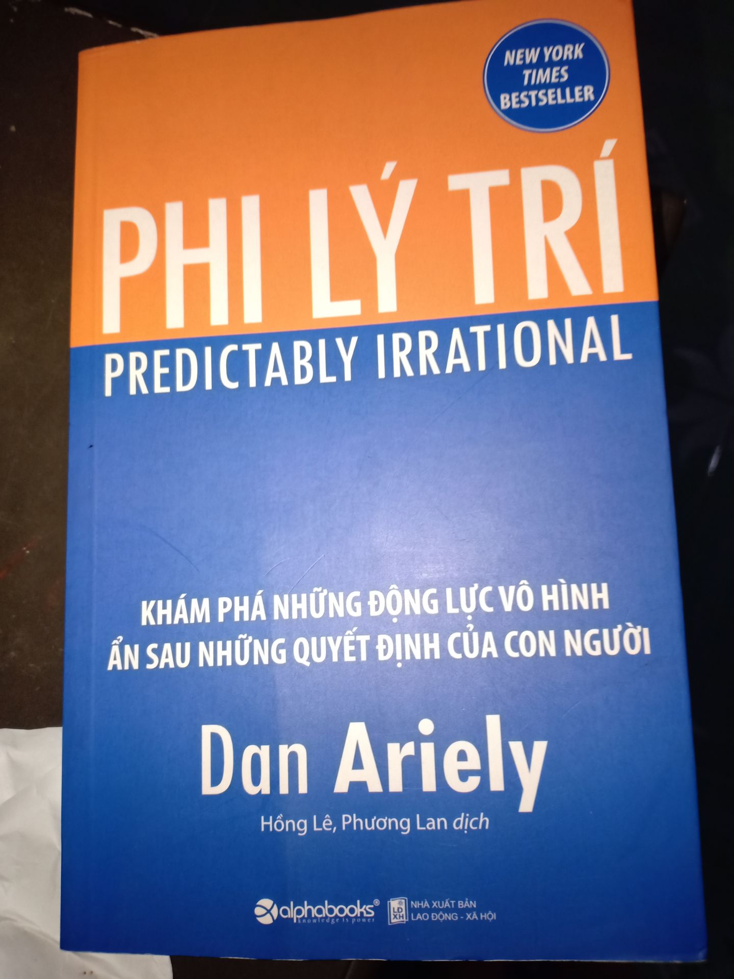 sách gửi về bọc rất kĩ và cẩn thận.Tuy nhiên nội dung hơi khó hiểu và đối vơi những người tư duy  chậm như mình thì phải đọc rất nhiều lần mới hiểu được 1 phần.Hơn nữa dẫn chứng của sách theo kiểu của Mỹ ấy,nên lắm lúc cũng không hình dung ra.Nhưng tóm lại đây là cuốn sách đáng để đọc
