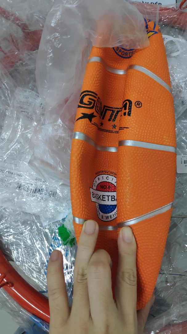 trên thông tin giao hàng là bóng số 7 và mình nhận dk là bóng số 6, và hãng bóng ko đúng như hình đã quảng cáo