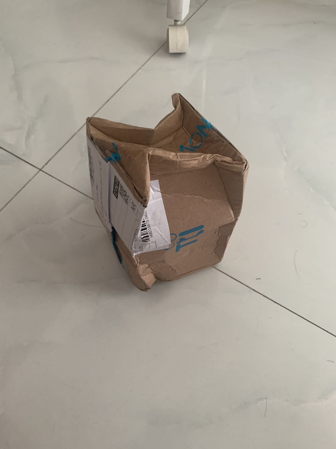 Shop làm ăn không uy tín, *** đảo trong khi để chương trình đặt đơn hàng >299k sẽ tặng quà nhưng đơn mình tới >450k nhưng không được tặng gì, giao hàng thì hộp móp méo từ trong ra ngoài. Sẽ không bao giờ mua hàng từ shop này nữa.