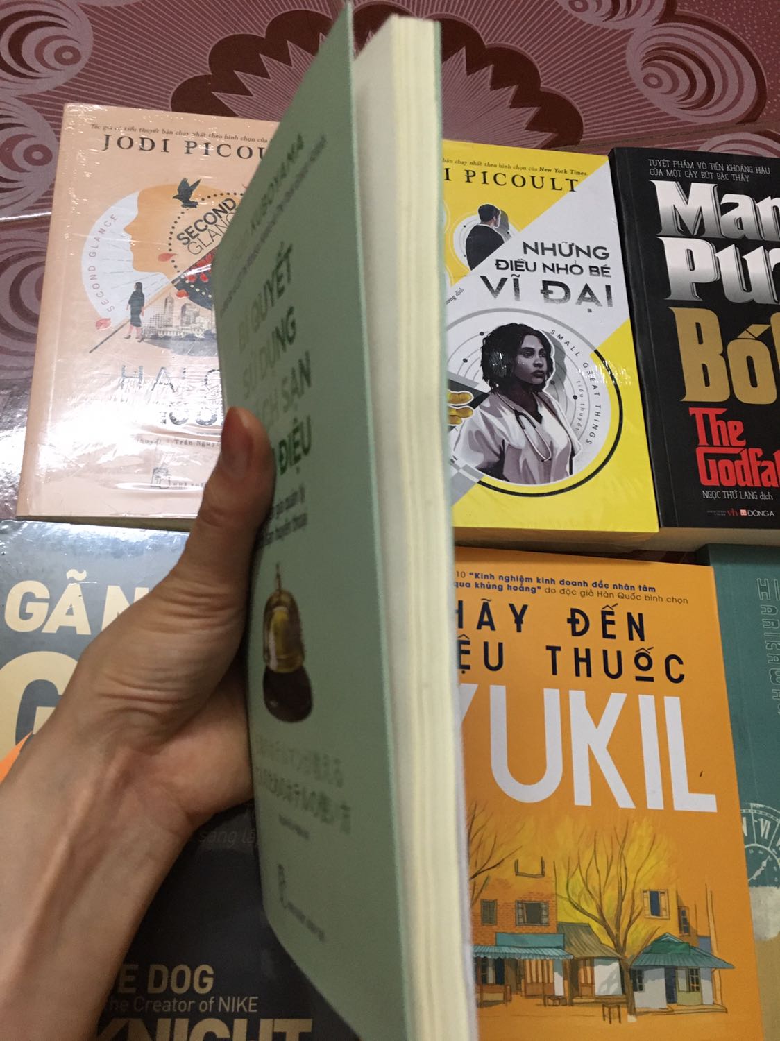 Cuốn này khá mỏng, nhưng mình mua khi tiki sale 80%, còn 28k, quá rẻ cho một cuốn sách tham khảo cho dân mê xê dịch