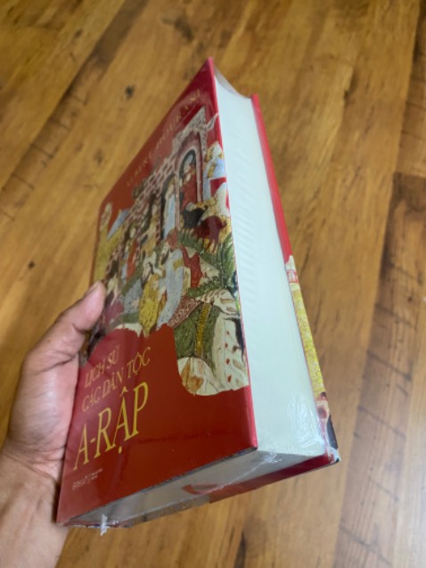 Sách đến tay mới nguyên seal, ko cấn móp gì. Cảm ơn Tiki đã đổi cuốn mới sau lần trước bị cấn móp nặng do vận chuyển.