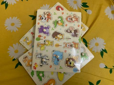 - Mình đã quay lại đây, mua 1 bộ cho chị hàng xóm bên cạnh.

- Hàng vẫn chất như lần đầu, đẹp, dày dặn, rất đáng tiền.

- Các hình có đường nét & màu sắc tươi sáng. Gỗ thuộc loại tốt hơn nhiều so với bộ mình mua từ gian hàng khác. ( dày và chắc chắn hơn rất nhiều )

- Đóng gói cẩn thận, đủ số lượng. Giao nhanh. Vote 5 Sao.