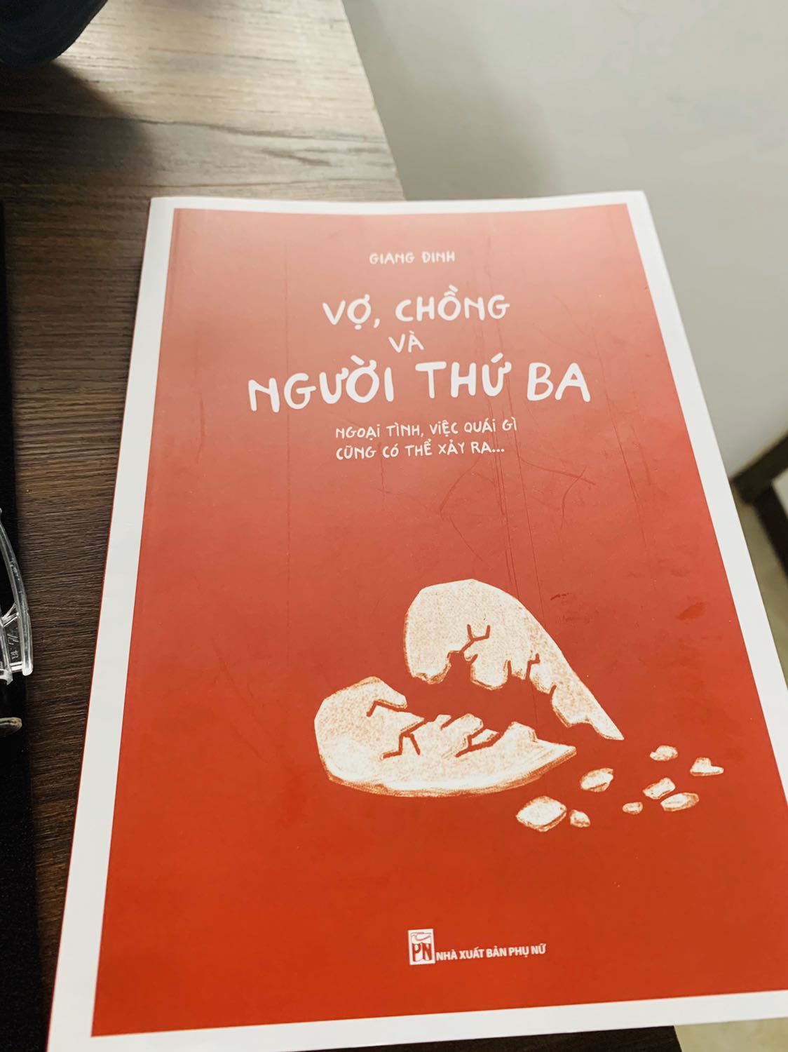 Đọc mà bn ký ức ùa về. Đọc nghe như ngôn tình nhưng thực tế cs này đó là điều tự nhiên mà tạo hoá tạo ra như vậy. Cảm xúc con người là vậy. Mn ai cũng nên đọc để hiểu về mình, bạn đời và người t3 Đọc mà bn ký ức ùa về. Đọc nghe như ngôn tình nhưng thực tế cs này đó là điều tự nhiên mà tạo hoá tạo ra như vậy. Cảm xúc con người là vậy. Mn ai cũng nên đọc để hiểu về mình, bạn đời và người t3