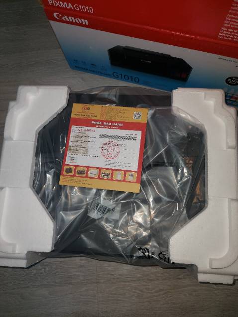 Giao hàng nhanh, nguyên thùng có tem bảo hành. Đã khui và sử dụng, đầy đủ phụ kiện, mực....máy in màu đẹp. Không biết mực mắc hay rẻ.