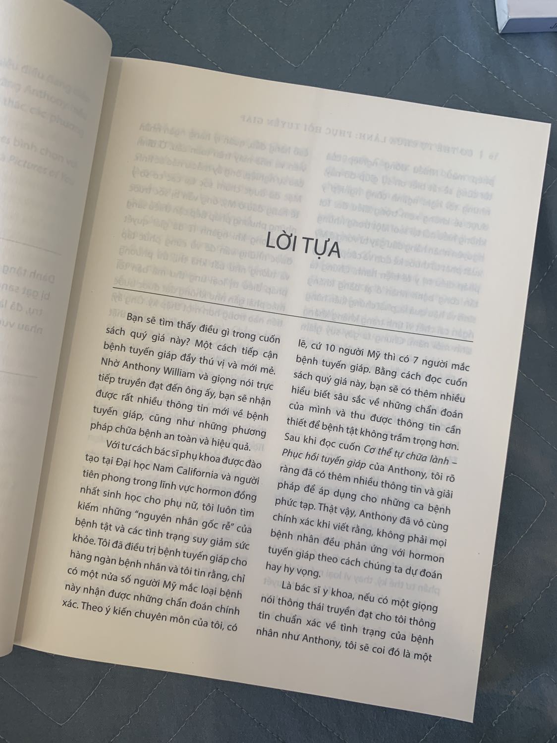 Mình gần đủ bộ sách của bác Anthony William rồi. Thực sự bộ sách về sức khoẻ của bác rất đáng để tham khảo. Nhưngx câu chuyện chữa lành cơ thể bằng chế độ ăn, những trải nghiệm và kiến thức về bệnh mà Anthony và “hồn” muốn truyền tải đến cho nhân loại thật sự hợp lí với điều kiện phát triển tự nhiên và tiến bộ khoa học.
