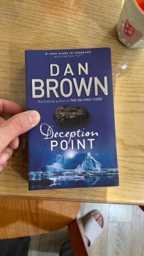 Giao hàng rất nhanh, đặt sáng mà tối đã nhận được. Sách hơi bé so với tưởng tượng của mình, bìa in màu khá đẹp nhưng giấy bên trong mỏng và vàng không biết chất lượng thế nào