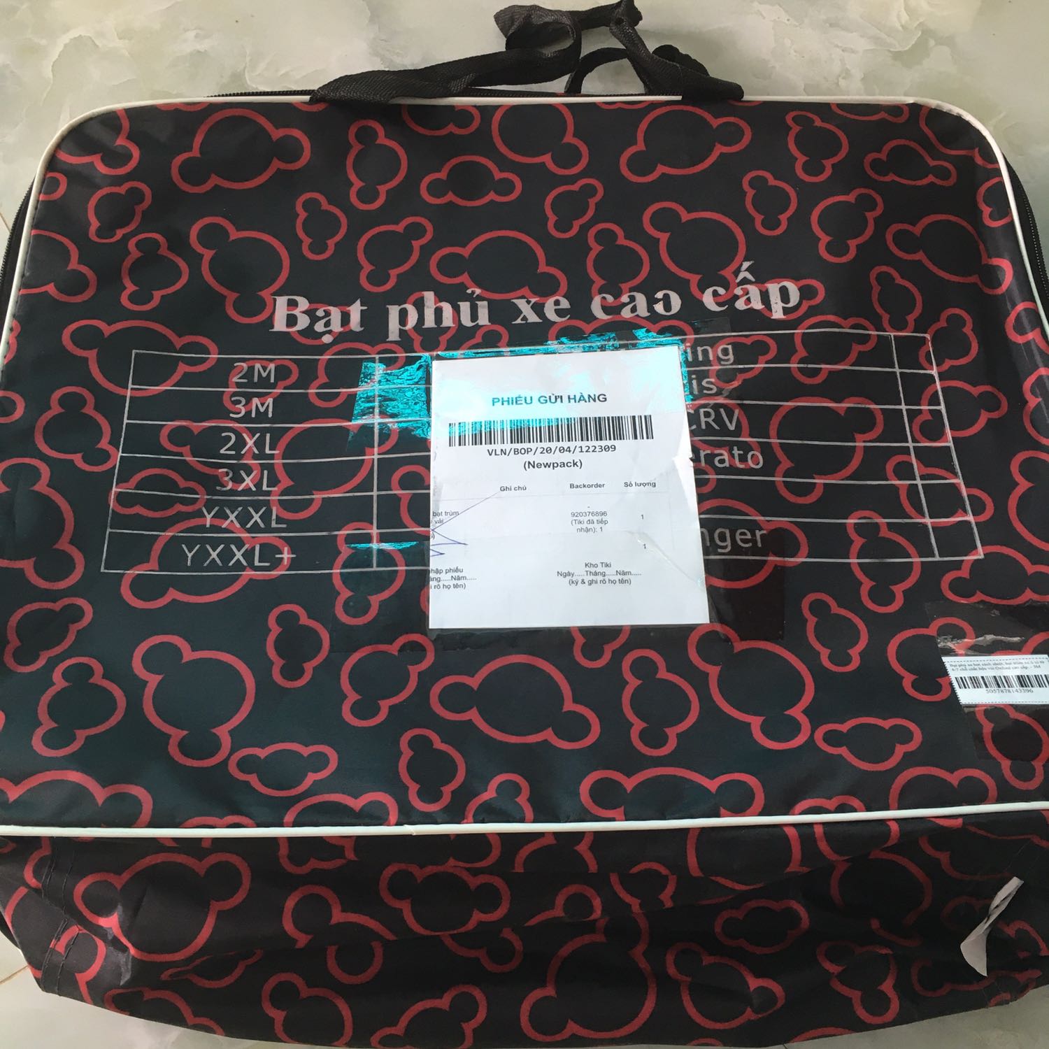 Mới nhận bạt từ tiki, mùa dịch mà giao hàng nhanh. Tiền nào của đó, 530k thấy cũng đc. Nếu các bác muốn tốt nên ra tiệm chọn loại trên 1 củ. Lỗi nhỏ là đường chỉ may vải ở gương không tốt lắm.