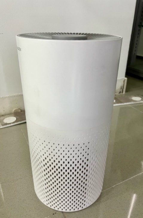 Máy xài rất tốt, đáng đồng tiền bát gạo mua.
Mình từng đắn đo giữa máy lọc không khí của LocknLock và Xaomi, cuối cùng mình chọn mua LocknLock ngay ngà sale được giảm giá chỉ còn dưới 2tr
Mua lâu rồi mà hôm nay mới lên review được vì sau 1 tháng sử dụng thì thấy quá là ưng, lọc không khí 3 mức độ, mức Sleep êm dịu vô cùng không 1 tiếng động, còn chỉnh hẹn được thời gian tắt nữa.
Vì là sử dụng nút bấm cơ nên dù Mẹ mình lớn tuổi vẫn sử dụng dễ dàng nha, máy còn có thể lọc mùi nữa đó. Nên mua nha mọi người.
Chính sách Bảo hành trên Tiki thì quá ưng luôn khỏi bàn nè