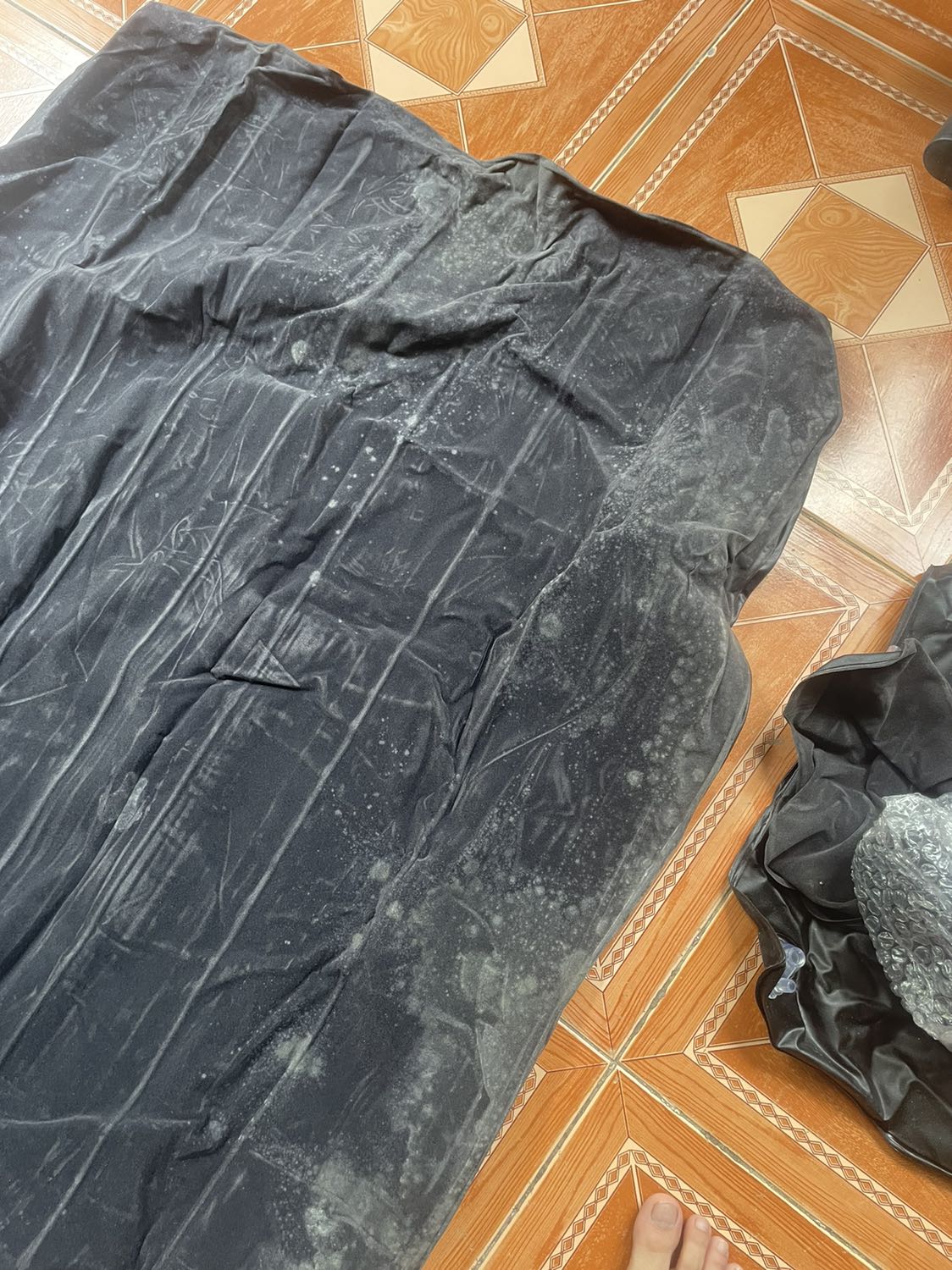 hàng giom moi ngươi ạ.tin tương kg kiêm hang nhưng dở tệ.đóng gói toàn cát *** hàng móc meo.như dẻ rách.do bơm kg có chui cấm dở tệ.