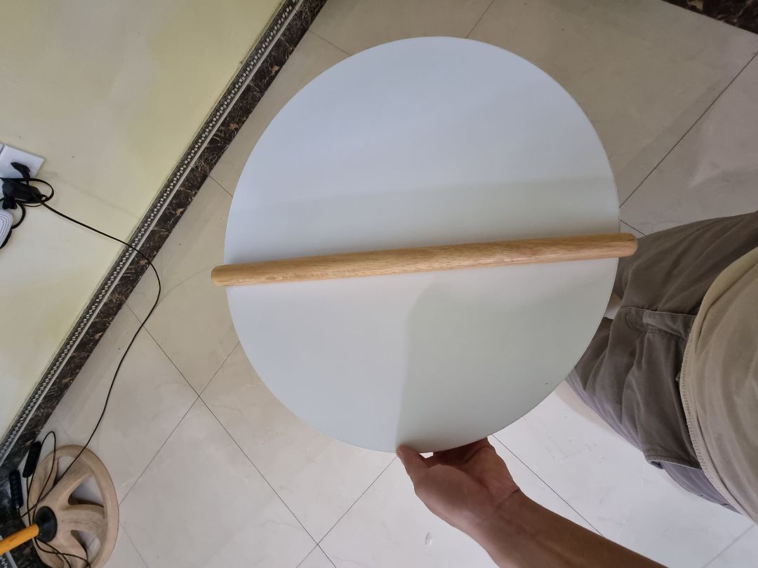 Bàn đẹp nhưng nhìn hơi cao không khớp hình minh họa lắm, hộp đựng móp méo nhiều, nhưng may bàn không sứt mẻ gì. Bàn đẹp nhưng nhìn hơi cao không khớp hình minh họa lắm, hộp đựng móp méo nhiều, nhưng may bàn không sứt mẻ gì.
