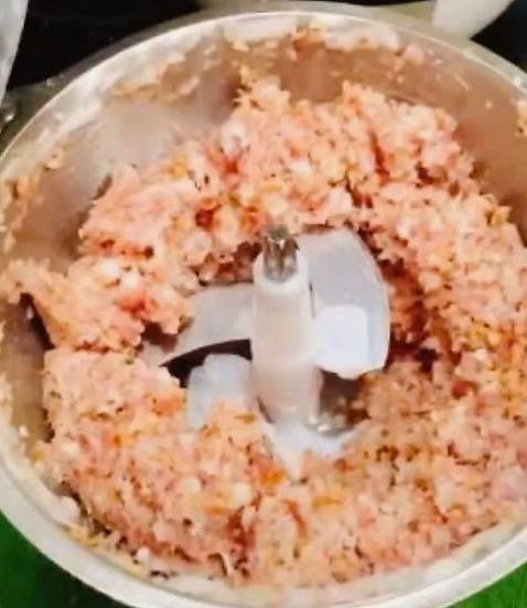 Mình thấy sản phẩm chuẩn ảnh shop đăng,mẫu nhìn trông chắc chắn lắm,xay khá tốt,mạnh nhé mn xay thịt,hay rau củ gì cũng xay đc hết