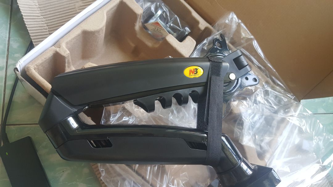 Hộp nguyên seal. Chắc chắn.
Tiki giao hàng nhanh. Sản phẩm nguyên vện không móp méo miếng nào.
Sản phẩm bên trong có vài điểm trầy nhỏ nhưng khó thấy nên không sao.
Khớp khá cứng và chắc nên sẽ khó bị cụp đầu do vật nặng.
Vì mình mua để treo máy ảnh nên mình hoàn toàn hài lòng với sản phẩm này.