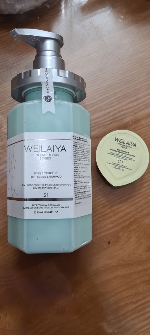 dầu xả tặng kèm không giống hình quảng cáo. ko hài lòng vì hình đăng bán và quà tặng không đúng