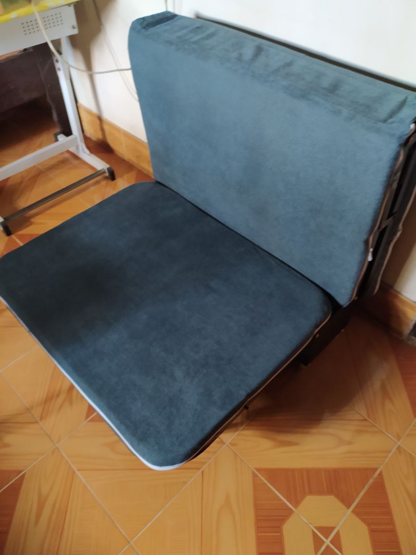 Tiện dụng, gấp mở nhẹ nhàng nhanh chóng trong vài giây. Họ hàng bạn bè đến chơi dùng cho khách ngủ trưa tốt. Có thể nâng gối đầu nên không mất công lấy gối. Giường nằm êm, phù hợp cho cả người thích và không thích nằm nệm.