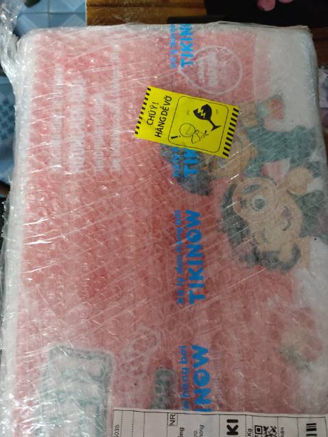 Shop đóng hàng rất cẩn thận, hàng mới, có khuyến mại đổi quà   mới luôn, hạn sử dụng dài đến 5/2025. Rất ok