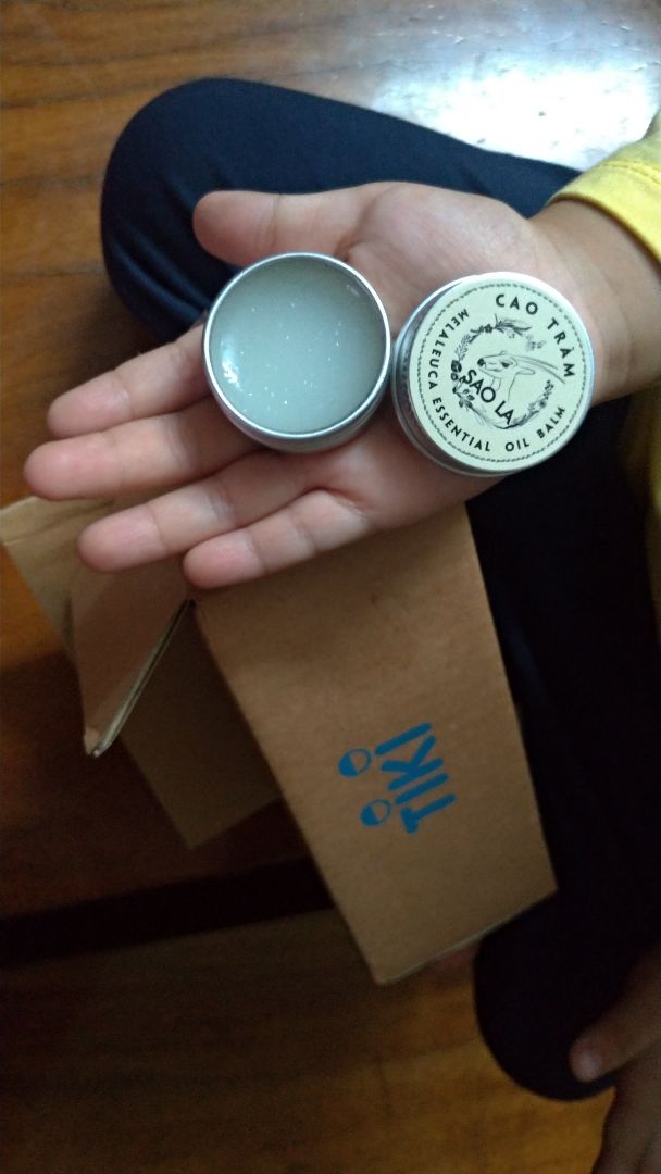 Mùi tinh dầu rất thơm, hộp đóng gói đẹp, có cả  hướng dẫn sử dụng và thành phần rõ ràng. Nhóc của nhà mình dùng thử rất thích. Sẽ tiếp tục ủng hộ shop!