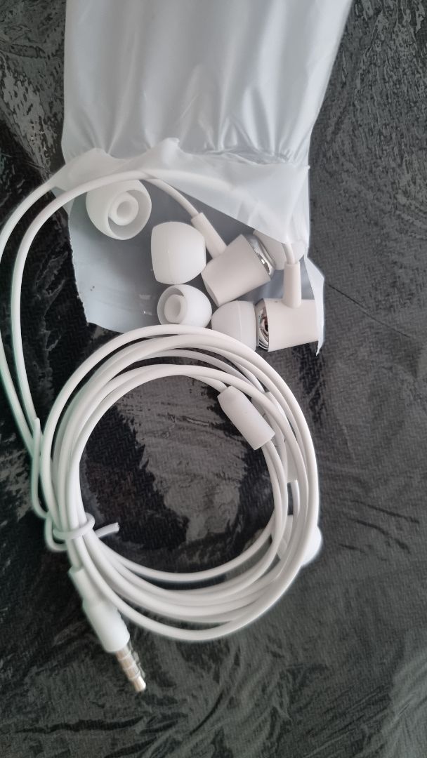 giao hàng rất nhanh đống gói cẩn thận ,rất đẹp và chất lượng so với tầm giá, mong rằng sẽ bền theo thời gian .