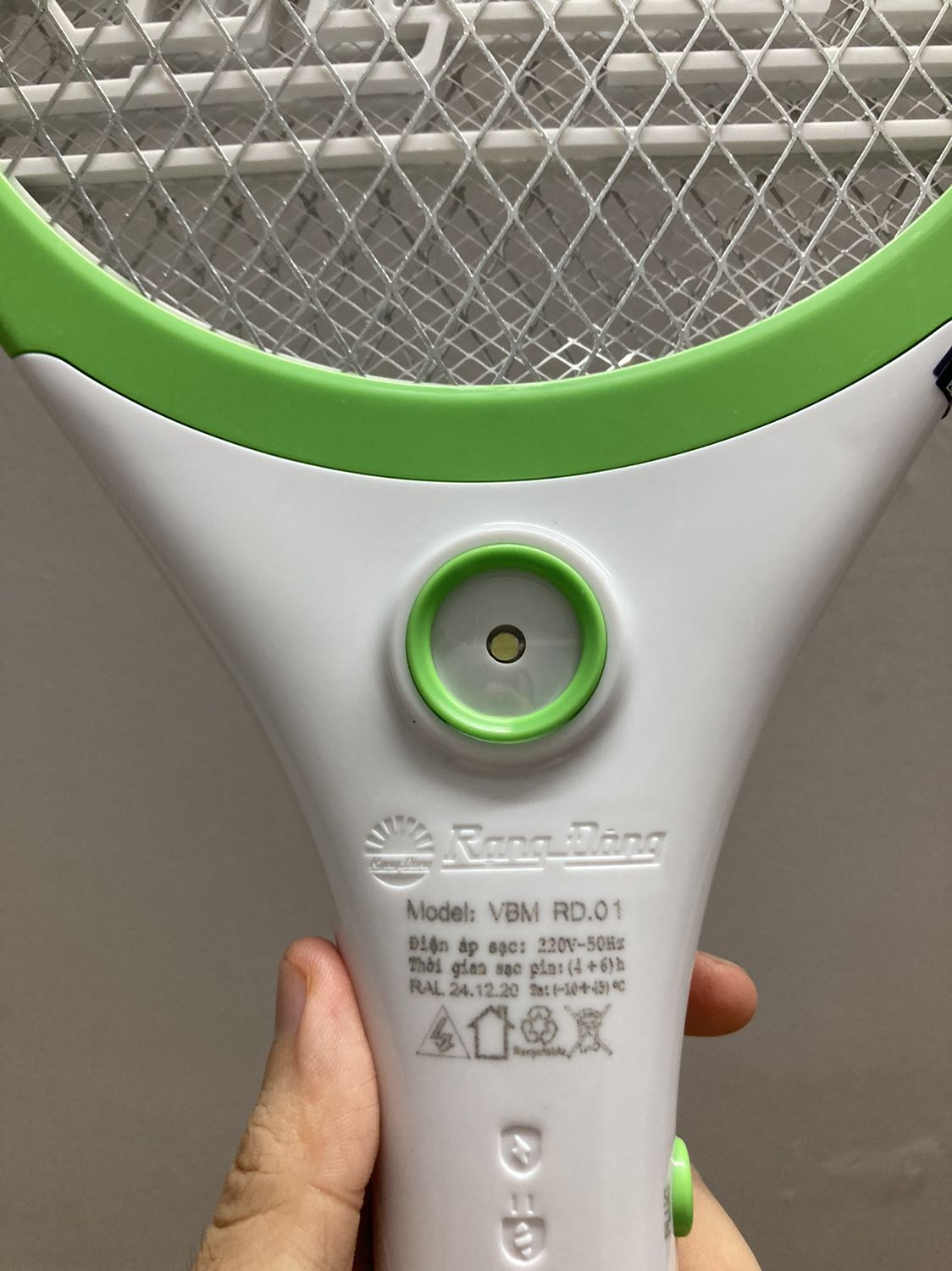 Mùa dịch mà giao siêu nhanh!
Vợt cầm chắc tay, dùng thấy nổ lớn khi trúng muỗi. Pin 1200mah hơi ít nhưng phù hợp tầm giá. Hàng chính hãng Việt Nam nên an tâm hơn mua hàng tàu khựa.
Bao bọc gói kỹ. Rất hài lòng.
Dùng một thời gian sẽ cập nhật đánh giá sau!