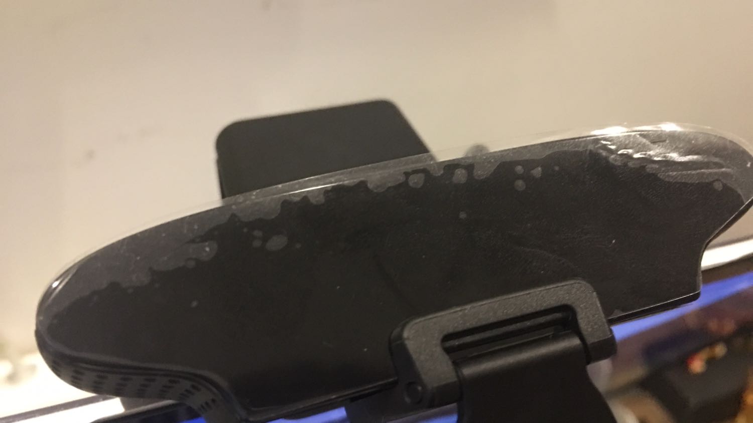 Mình mới nhận hàng thôi, *** sơ thì thấy cũng tạm ổn. Nhưng có điều rất không hài lòng mà đóng gói hộp sơ sài, đã vậy khi mình nhận thì hộp lại không còn nguyên seal. Cảm giác như shop giao cho mình hàng trả lại của khách khác hay hàng trưng bày vậy! Vài hôm có vấn đề gì thì mình nhất định đổi trả. 

Setup đơn giản, lên địa chỉ webpage theo hướng dẫn để cài đặt logitune thì cái app đó lại dính sát vào một góc phải của màn hình mà không kéo ra được. Thành ra là cái app phụ mini đó cũng k dùng gì được.