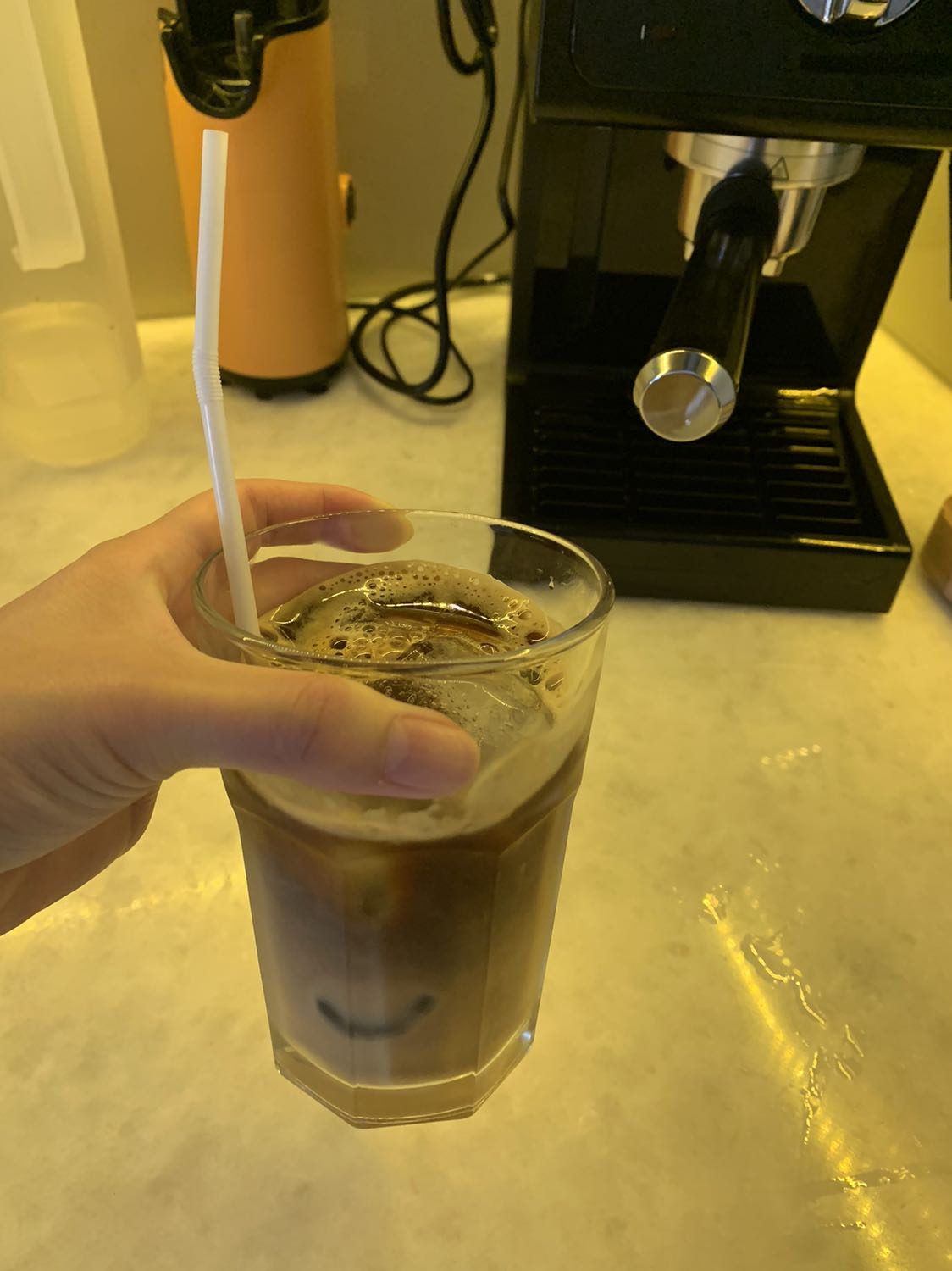 Máy pha cafe này chân ái luôn mọi người.
Đơn giản dể sử dụng. Có hơi đắt hơn các hãng khác một chút nhưng được cái thiết kế đẹp, làm nóng nhanh. Các bộ phận dễ lau chùi.