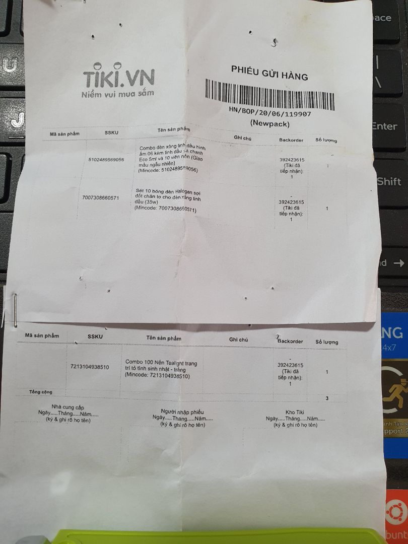 Không biết nhầm lẫn hay cố ý mà đơn hàng của mình gồm 3 món Combo đèn xông + 100 nến + 10 bóng đèn nhưng mở thùng ra không có bóng đèn nào hết,thấy mất lòng tin quá! Mọi người cẩn thận kiểm tra hàng trước đừng tin tưởng như mình để rồi lầm tin!