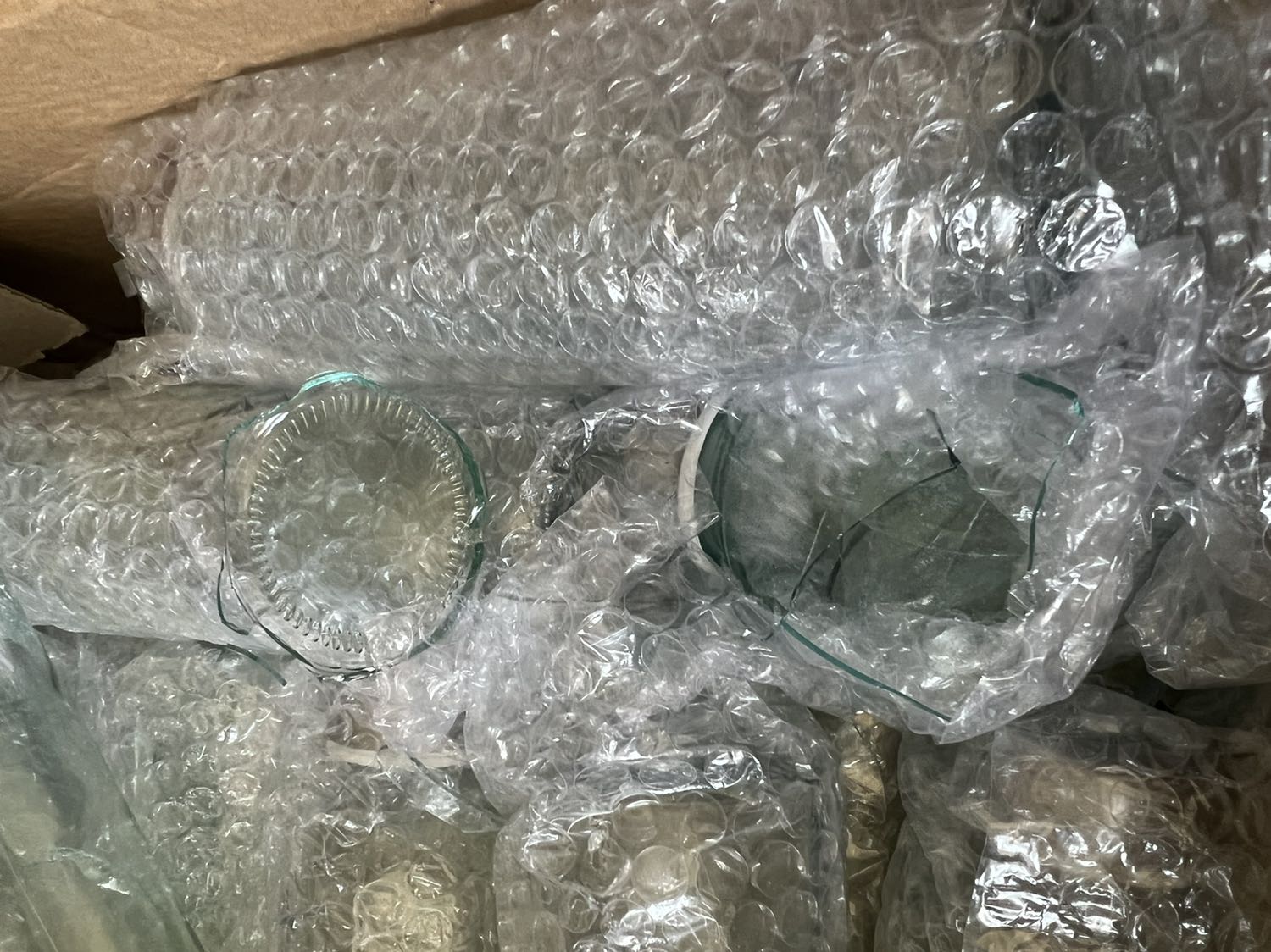 Hàng bị vỡ hết 4 chai