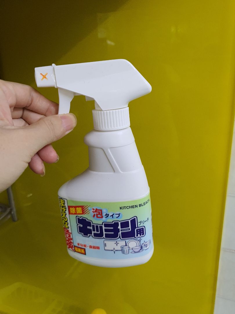 giá cao hơn tôi mua trong vinmart (Vin có 40k thôi) nhưng mùa dịch nên thôi chấp nhận. loại này mùi rất khó chịu nhưng bù lại sạch vết dầu mỡ nhanh, dùng ổn