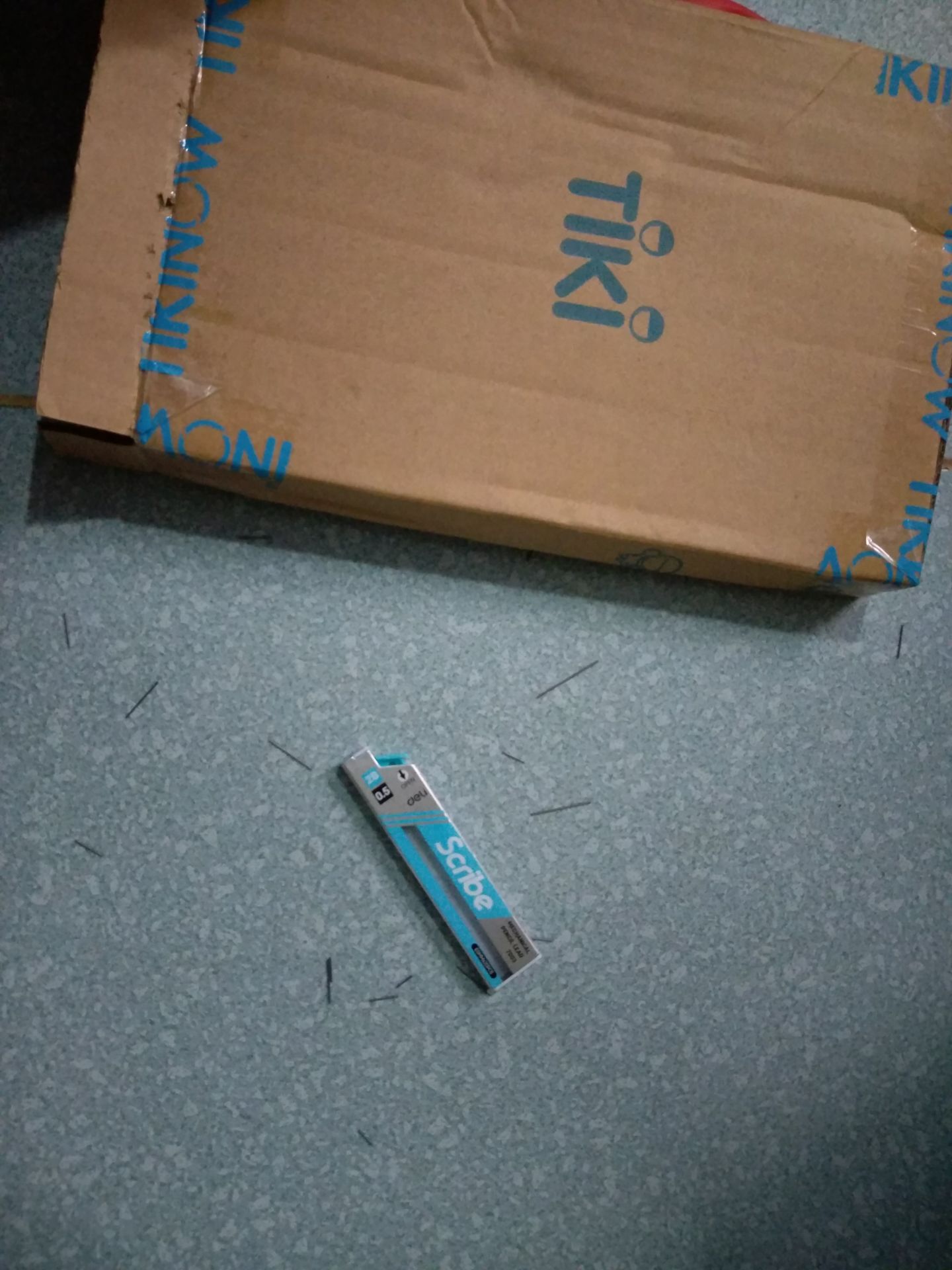 Tiki giao cho mình 1 hộp ngòi rỗng, kèm theo 1 vài cây ngòi rơi mất vương *** gãy vụn ra hết, mà không biết là bị rớt ra từ kiếp nào rồi nữa
mình đọc nhận xét thấy ai cũng nhận xét ngòi bút chì tốt nên mới ko ra tiệm mua mà đặt luôn trên tiki, thật là vô cùng thất vọng luôn Tiki giao cho mình 1 hộp ngòi rỗng, kèm theo 1 vài cây ngòi rơi mất vương *** gãy vụn ra hết, mà không biết là bị rớt ra từ kiếp nào rồi nữa
mình đọc nhận xét thấy ai cũng nhận xét ngòi bút chì tốt nên mới ko ra tiệm mua mà đặt luôn trên tiki, thật là vô cùng thất vọng luôn