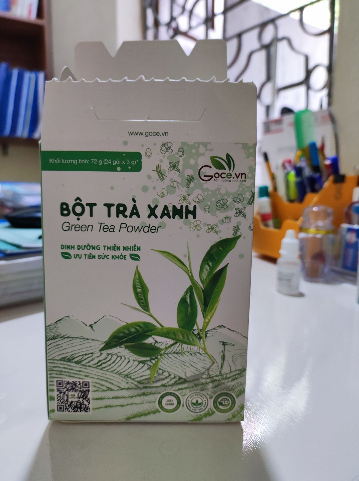 bột pha nước nóng uống trực tiếp khó tan hết, nhưng đắp mặt và thêm vào sinh tố thì ok hơn