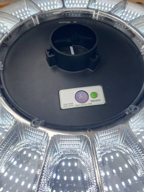 Đèn đẹp, rất chắc chắn nha. Ánh sáng tốt, độ chiếu sáng phủ rộng. Nói chung là đẹp, tốt và chất lượng. Rất đáng mua ạ