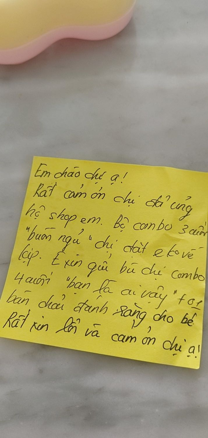Mình đặt mua hàng mà đến khi mở ra lại thấy là sản phẩm khác cùng với note của shop. Nếu là hàng về không kịp shop có thể nhắn hỏi xem mình có đợi được không. Shop tự ý đổi sản phẩm mà không hỏi ý khách làm mình  không hài lòng lắm. Góp ý shop lần sau nên hỏi ý khách trước khi tự ý đổi sản phẩm.