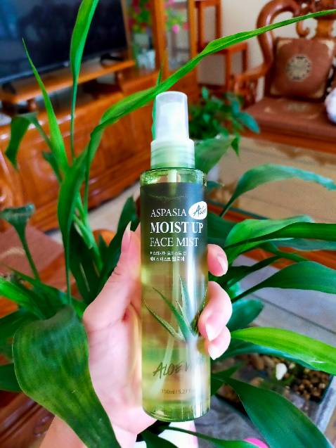 Sản phẩm cấp ẩm tốt, thẩm thấu nhanh và khô ko bị dính da mặt. Dễ chịu ko làm căng tức làn da. Hết sẽ ủng hộ shop tiếp ạ