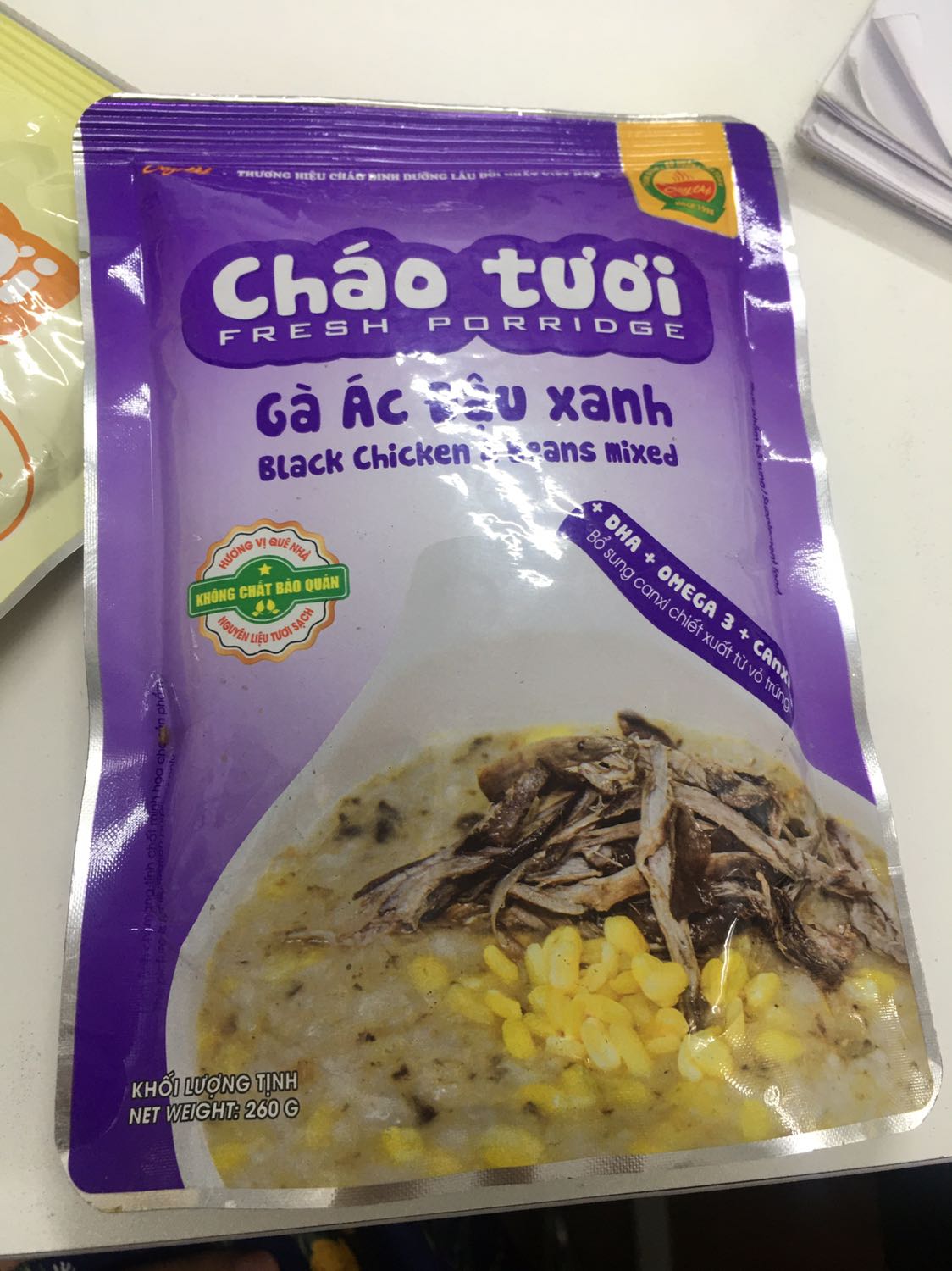 Chưa biết chất lượng sao...mà cái bịch cháo cho con nít ko biết bảo quản kiểu gì vừa dơ vừa hôi...y như trong thùng rác lôi ra...người đóng gói cũng có tâm ghê...thấy vậy thì chùi sạch sẽ đi...để vậy đóng luôn cho khách hàng phàn nàn chơi.