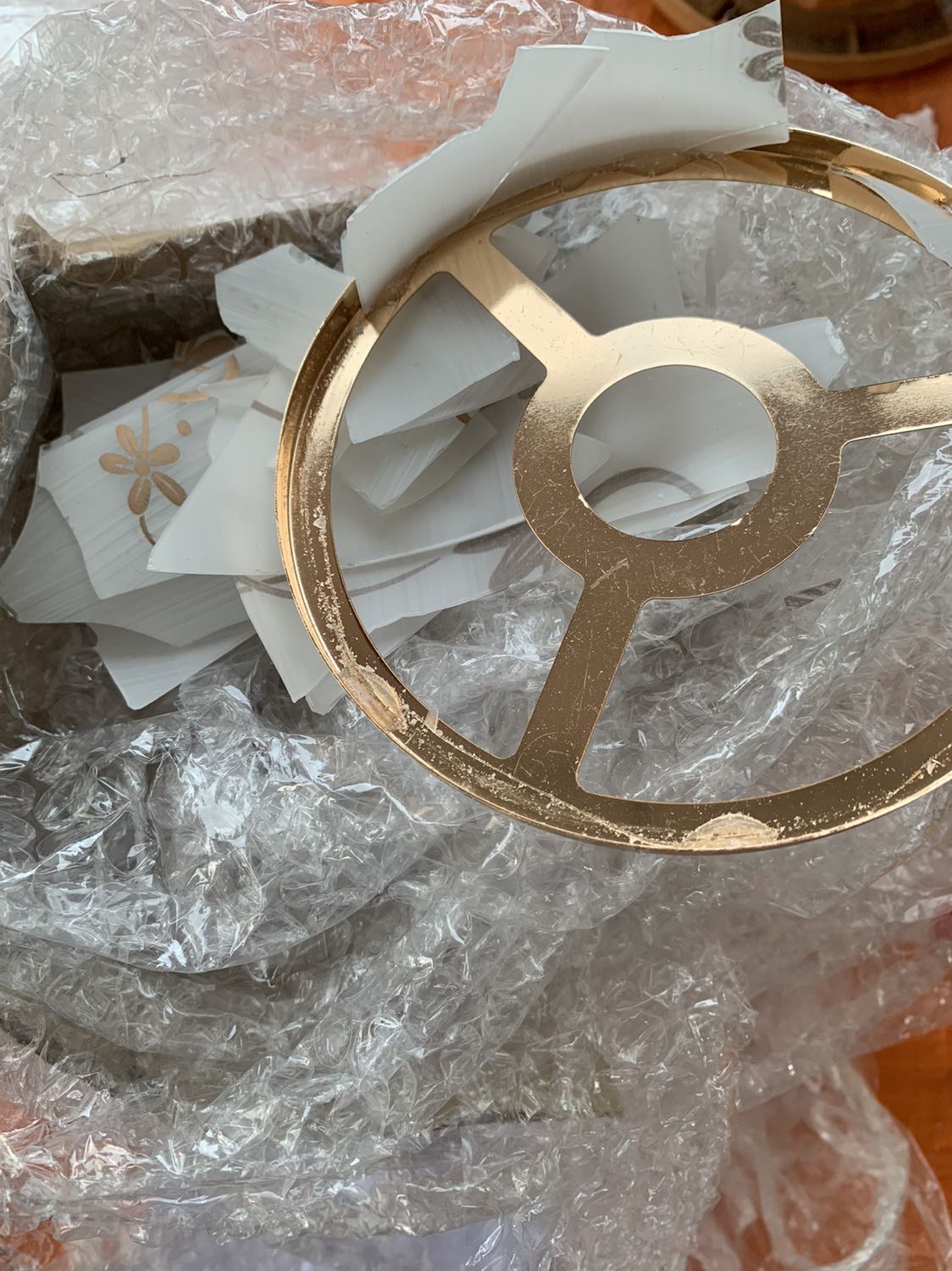 Ship đúng thời gian, nhưng vỡ rồi shop