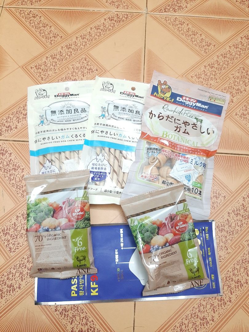 tiki giao hàng siêu nhanh. hàng chất lượng như hình, date xa. nhưng tuyệt nhất là mặc dù mua ít nhưng shop vẫn tặng kèm món quà xinh xắn và thiết thực. sẽ ủng hộ shop thật nhiều