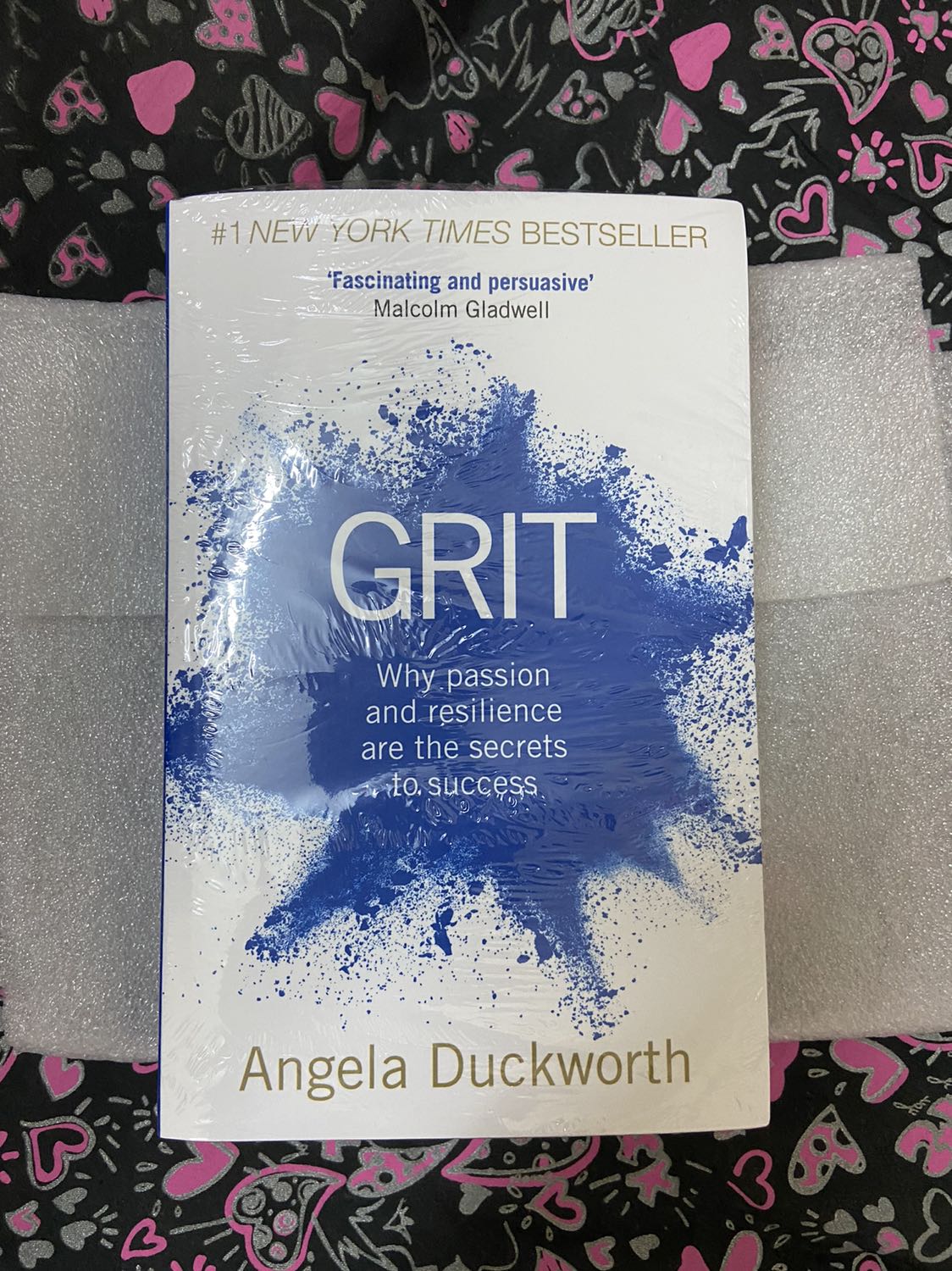 Fahasa giao hàng nhanh . Nội thành 1 ngày là có . Sách đc đóng gói rất kĩ , có miếng mút bọc ngoài sách . Sách vẫn còn seal . Rất thích cách phục vụ này .