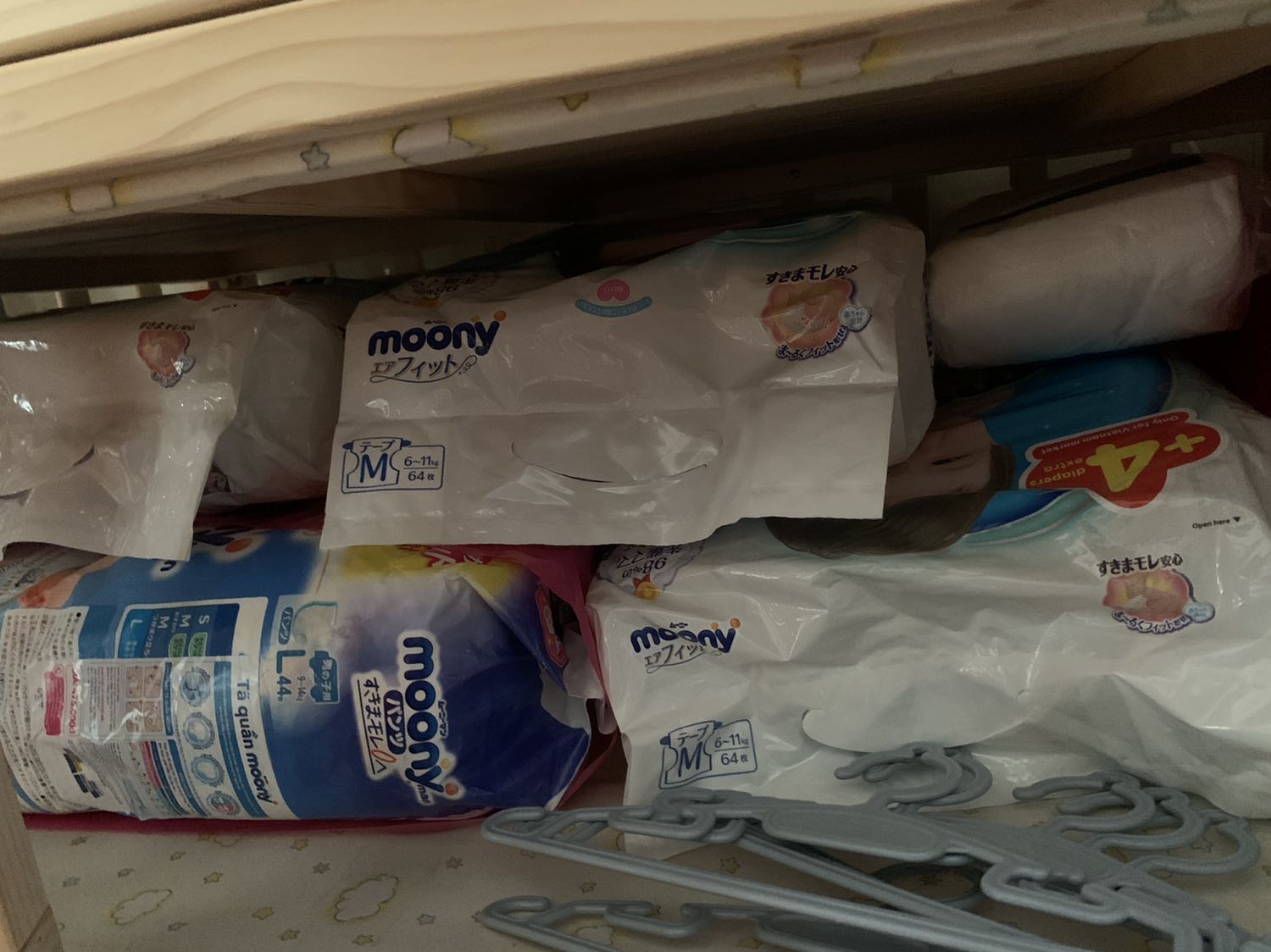 Đã mua hàng trên tiki nên yên tâm về chất lượng. Bé mình thì moony là chân ái rồi. Dịch nghĩ giao hàng sẽ lâu nhưng giao lại rất nhanh. Rất ưng ở tiki khoản giao hàng này. Mua giá sale nên mua nhiều cho bé xài dần. Nên mua nha các mẹ