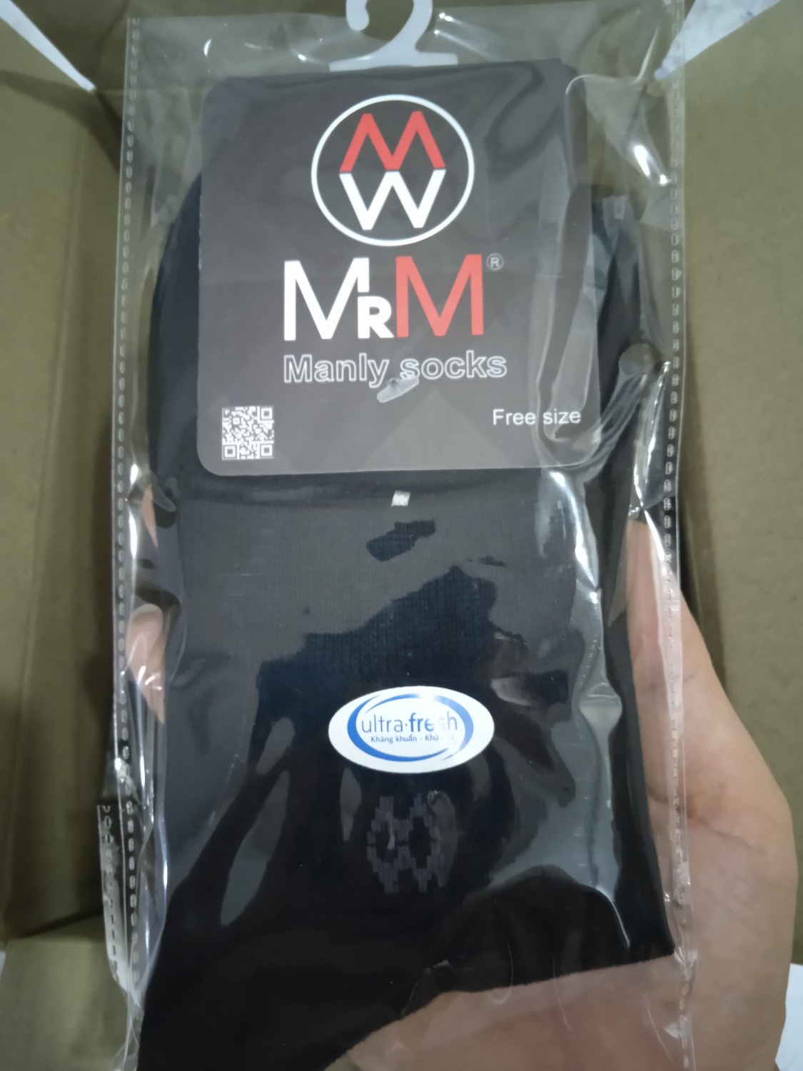 Nhận hàng sáng nay, rất hài lòng, sản phẩm đủ số lượng, mẫu mã bao bì đẹp. Vớ đi rất thoải mái, co giãn tốt, xài lâu không biết có bai zão không. Mua hẳn set 10 đôi  vừa đi vừa tặng. 5* cho Shop