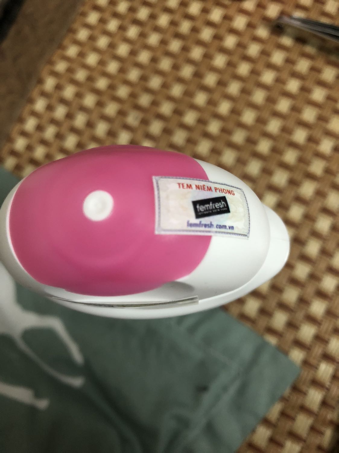 Sản phẩm có mùi thơm nhẹ.Tem đầy đủ.
Mn nên mua nha.