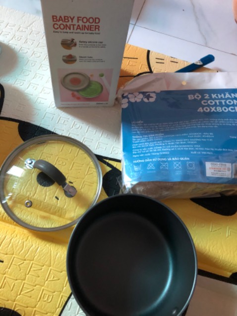 Nồi cầm chắc tay, đẹp nhưng lần này bị bong sơn bên ngoài, nên cho 4 sao