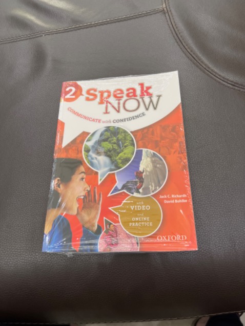 Sách trang trí đẹp và sinh động