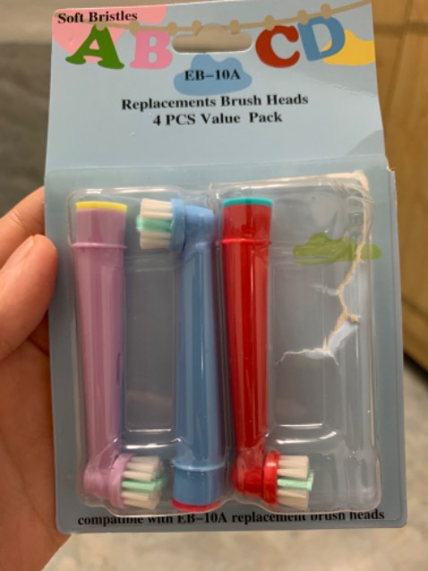 Vừa với đầu bàn chải điện của bé. Với giá vậy khá ổn cho bé nhà mình vì 2 tháng đã phải thay đầu 1 lần. Sẽ mua tiếp