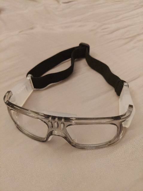 Ngon bổ rẻ là đây. năm ngoái mua cái gọng kính y chang vầy ngoài tiệm giá ko dưới 300k. Chúc shop đắt hàng!